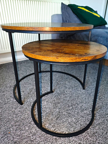 Set round nesting tables - of,